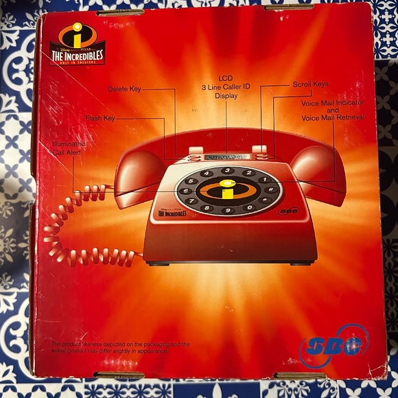 Disney The Incredibles Collectors Edition Phone - Picture 2 of 6